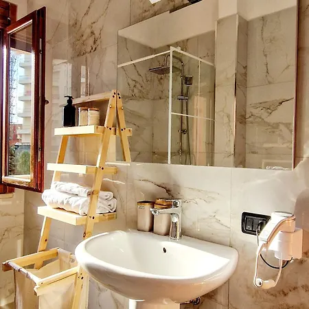 Jusra's , City Center Apartment *