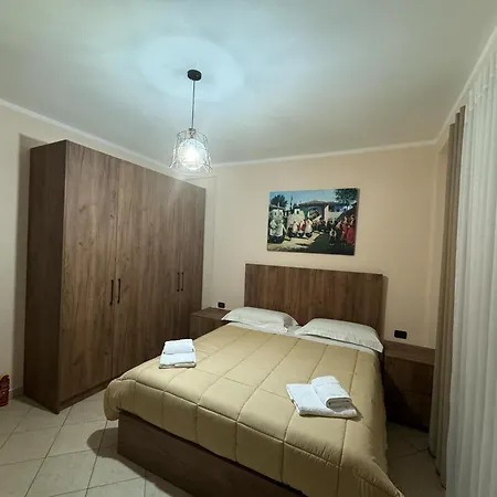 Jusra's , City Center Apartment Shkoder